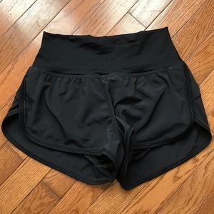 lululemon high waisted black run short sz 4